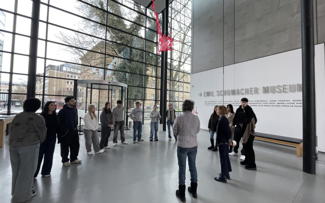 Kunstkurse der Q2 besuchen Emil Schumacher Museum in Hagen